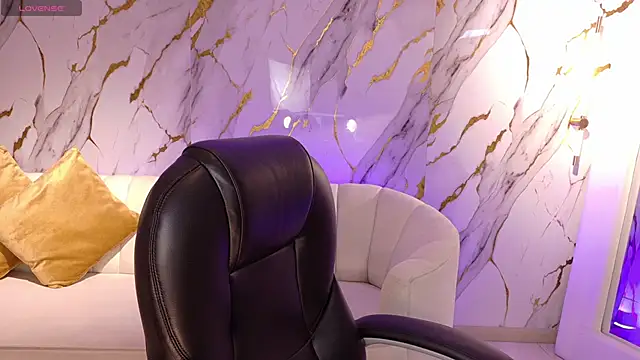 Snapshot of ViolettCastel chatting on February 7, 7:17 pm ViolettCastel online show from February 7, 7:17 pm