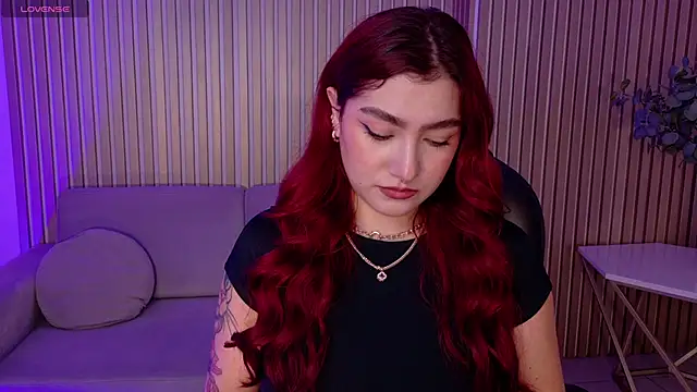 Snapshot of ViolettCastel chatting on February 18, 7:32 pm ViolettCastel online show from February 18, 7:32 pm