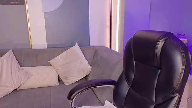 Snapshot of ViolettCastel chatting on February 22, 4:38 pm ViolettCastel online show from February 22, 4:38 pm