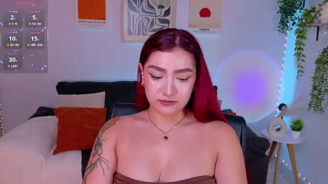 Snapshot of ViolettCastel chatting on June 24, 12:20 am ViolettCastel online show from June 24, 12:20 am