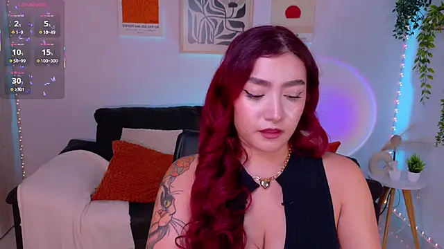Snapshot of ViolettCastel chatting on July 2, 12:32 am ViolettCastel online show from July 2, 12:32 am