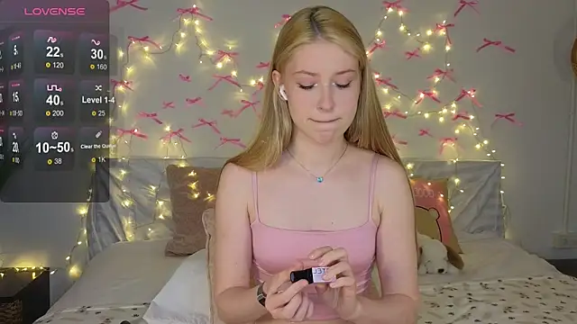 Snapshot of Monikacutie chatting on November 15, 3:15 am Monikacutie online show from November 15, 3:15 am