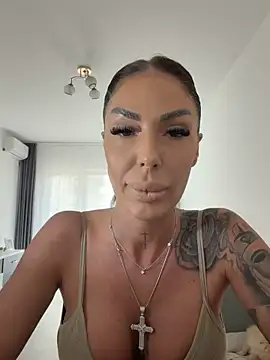 Snapshot of RaquelleVon chatting on March 19, 12:42 pm RaquelleVon online show from March 19, 12:42 pm