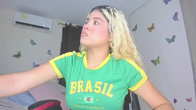 Snapshot of sofiacastillo01 chatting on November 15, 1:18 pm sofiacastillo01 online show from November 15, 1:18 pm