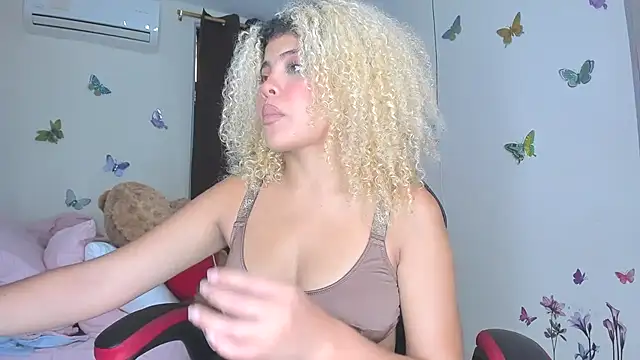 Snapshot of sofiacastillo01 chatting on November 20, 7:35 pm sofiacastillo01 online show from November 20, 7:35 pm