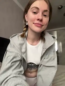 Snapshot of LoveGameSexx chatting on January 17, 9:28 am LoveGameSexx online show from January 17, 9:28 am