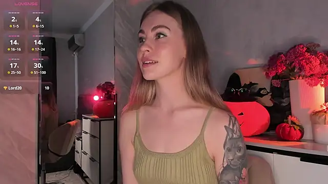 Snapshot of LoveGameSexx chatting on October 16, 10:16 am LoveGameSexx online show from October 16, 10:16 am