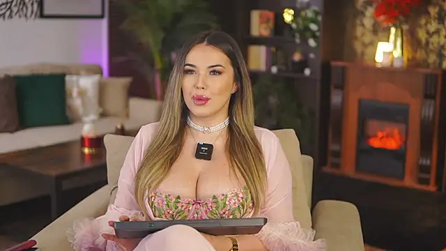 EvaSunderland online show from January 12, 8:25 pm