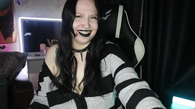 Snapshot of Kitty_goth chatting on June 19, 10:13 pm Kitty goth online show from June 19, 10:13 pm
