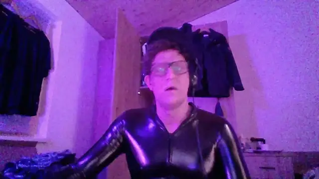 Bigthroaterboy online show from November 2, 4:09 pm