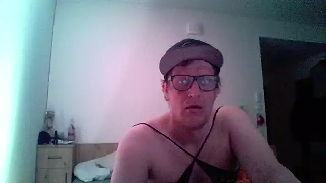 Bigthroaterboy online show from April 5, 8:06 pm