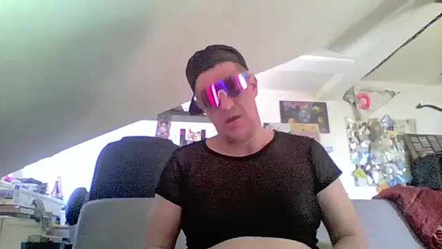 Snapshot of Bigthroaterboy chatting on June 23, 3:43 pm Bigthroaterboy online show from June 23, 3:43 pm