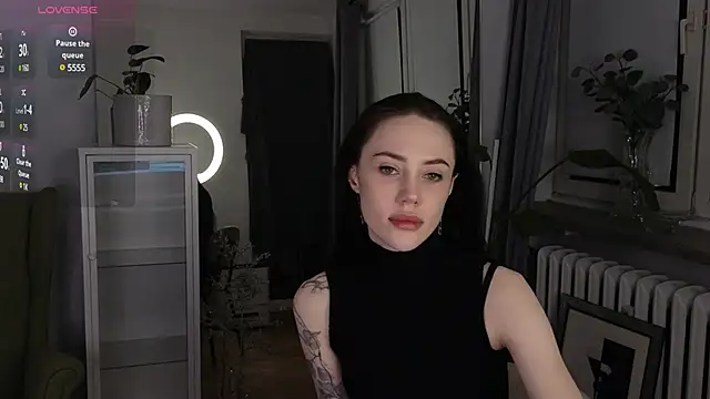 Snapshot of Sara_Tranquil chatting on March 6, 9:09 pm Sara Tranquil online show from March 6, 9:09 pm