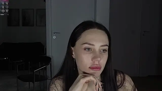 Sara Tranquil online show from November 6, 9:15 pm