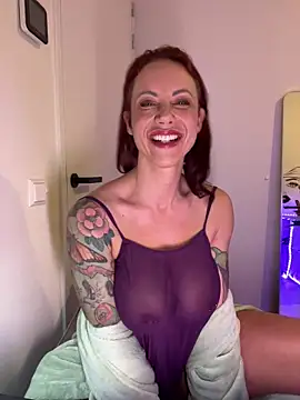 Snapshot of SmilingDutchie chatting on December 14, 7:25 pm SmilingDutchie online show from December 14, 7:25 pm