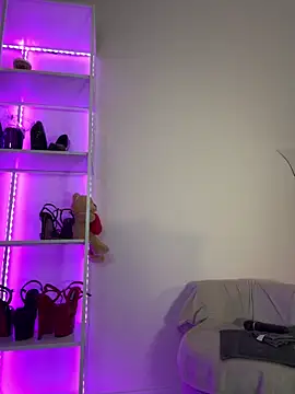 Snapshot of SmilingDutchie chatting on March 21, 9:12 pm SmilingDutchie online show from March 21, 9:12 pm