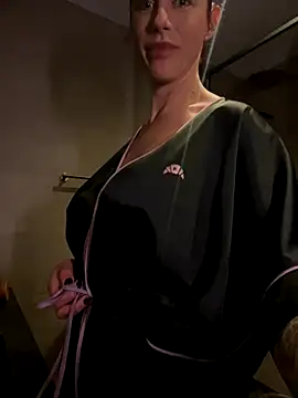 Snapshot of SmilingDutchie chatting on September 20, 8:21 pm SmilingDutchie online show from September 20, 8:21 pm