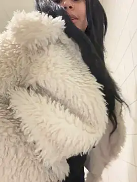 HaileyDiana online show from March 1, 9:51 am