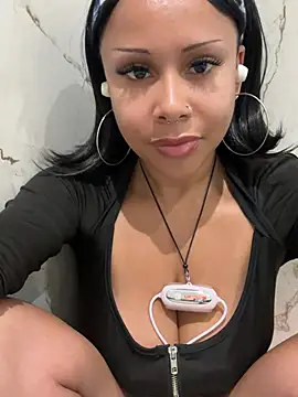 HaileyDiana online show from May 19, 11:49 am