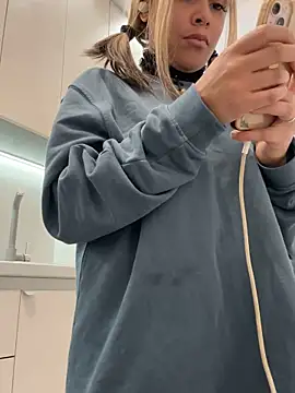 HaileyDiana online show from May 24, 10:09 am