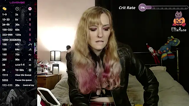 Snapshot of EllieeRose chatting on June 4, 4:18 am EllieeRose online show from June 4, 4:18 am