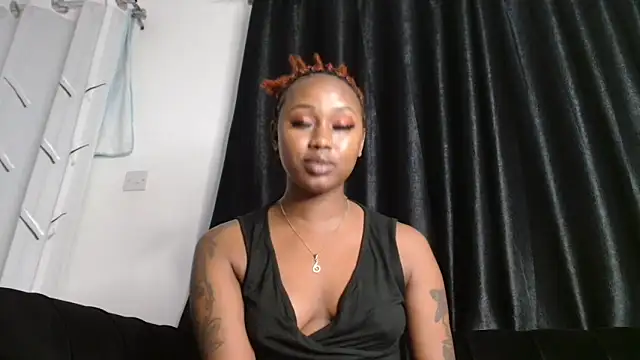 Snapshot of Miss_hot_candy chatting on June 8, 10:43 pm Miss hot candy online show from June 8, 10:43 pm