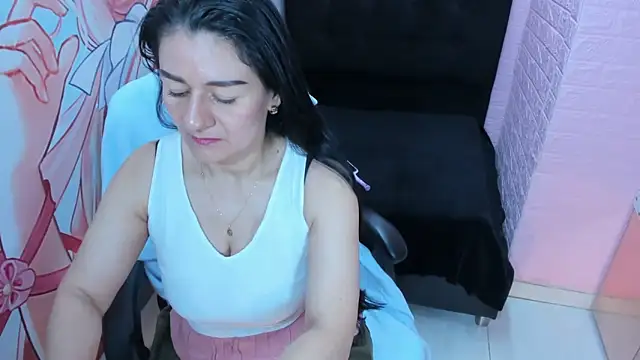 AllysonMilf69 online show from April 30, 2:23 pm