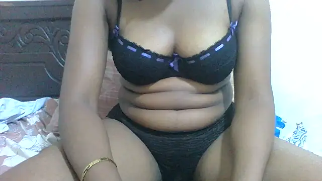 Snapshot of Honeyme24 chatting on July 6, 3:14 pm Honeyme24 online show from July 6, 3:14 pm