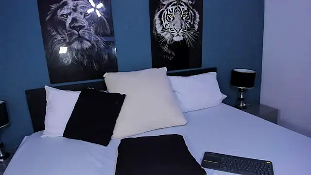 Liana Bernocchi online show from February 26, 8:00 pm