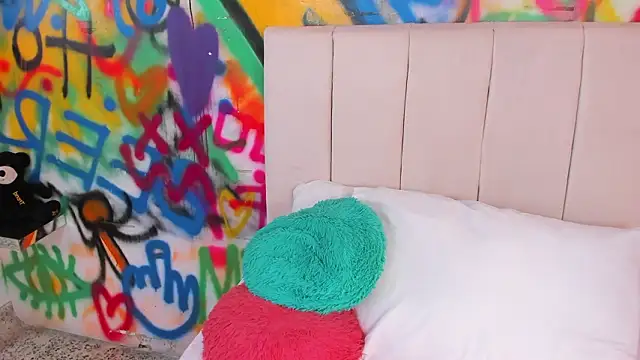 Liana Bernocchi online show from March 18, 8:34 pm