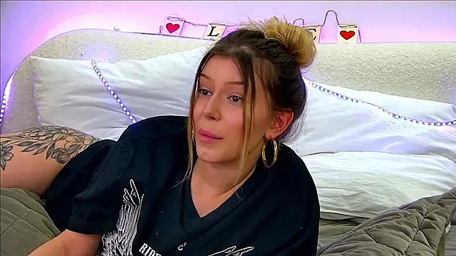 Snapshot of LiliaBianka chatting on February 17, 4:26 pm LiliaBianka online show from February 17, 4:26 pm