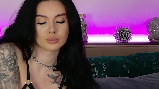 CarolinePrescott online show from February 8, 5:33 am