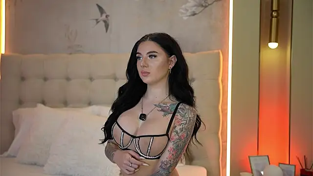 Snapshot of CarolinePrescott chatting on May 27, 6:38 pm CarolinePrescott online show from May 27, 6:38 pm