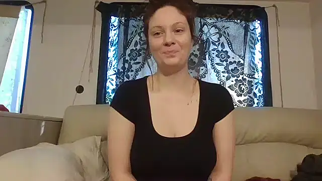 Snapshot of emerieskye20 chatting on January 13, 9:31 pm emerieskye20 online show from January 13, 9:31 pm