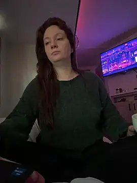 Snapshot of emerieskye20 chatting on January 19, 3:21 pm emerieskye20 online show from January 19, 3:21 pm