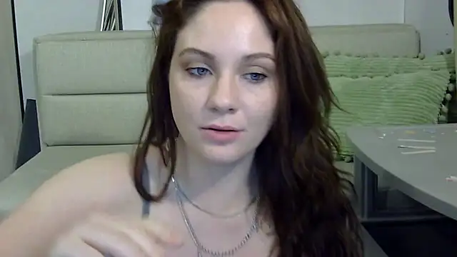 Snapshot of emerieskye20 chatting on March 3, 7:06 pm emerieskye20 online show from March 3, 7:06 pm