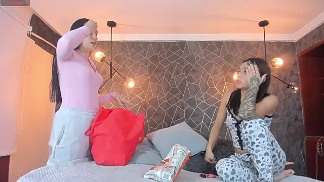 Snapshot of leigh-angels chatting on November 15, 10:15 pm leigh-angels online show from November 15, 10:15 pm