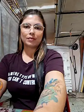 Snapshot of Juliietha_servas chatting on January 16, 3:02 pm Juliietha servas online show from January 16, 3:02 pm