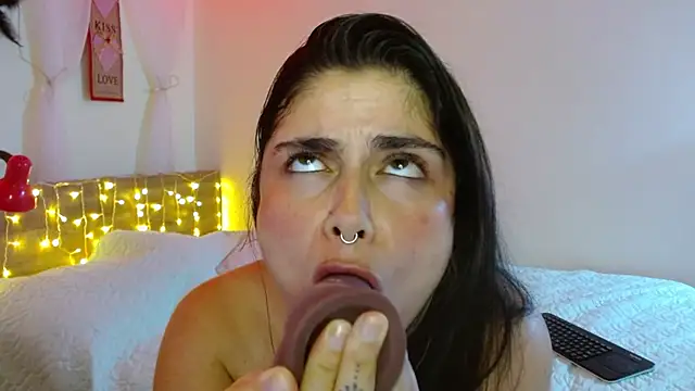 Snapshot of Juliietha_servas chatting on March 3, 1:10 am Juliietha servas online show from March 3, 1:10 am