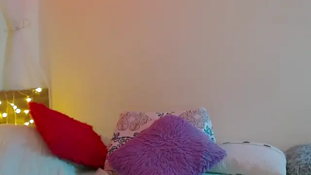 Snapshot of Juliietha_servas chatting on March 4, 1:23 am Juliietha servas online show from March 4, 1:23 am