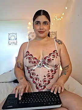Snapshot of Juliietha_servas chatting on October 5, 8:29 pm Juliietha servas online show from October 5, 8:29 pm