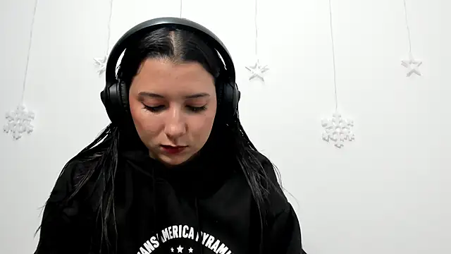 cami-01 online show from December 22, 1:30 pm