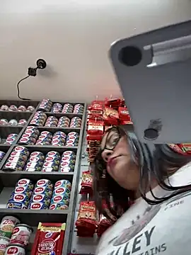 Snapshot of Sol_biglips chatting on December 6, 2:28 pm Sol biglips online show from December 6, 2:28 pm