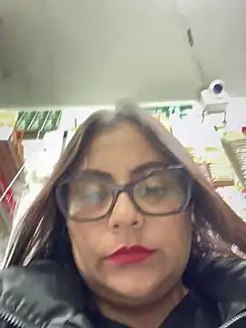 Snapshot of Sol_biglips chatting on December 31, 10:56 pm Sol biglips online show from December 31, 10:56 pm