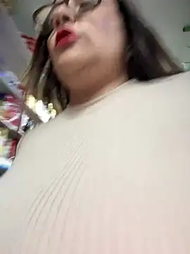 Snapshot of Sol_biglips chatting on January 9, 11:45 pm Sol biglips online show from January 9, 11:45 pm