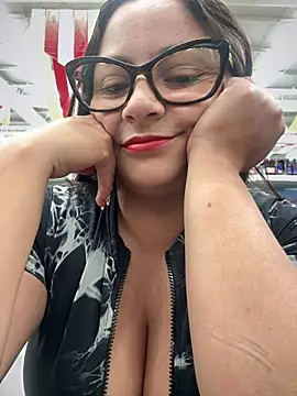 Snapshot of Sol_biglips chatting on January 29, 1:28 pm Sol biglips online show from January 29, 1:28 pm