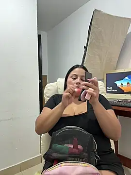 Snapshot of Sol_biglips chatting on July 14, 2:45 pm Sol biglips online show from July 14, 2:45 pm