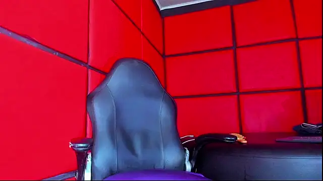 Haileybieberr online show from February 15, 9:11 pm