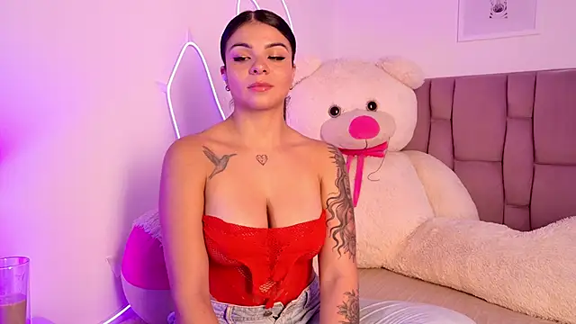 Snapshot of SophiaKarson chatting on November 8, 7:34 pm SophiaKarson online show from November 8, 7:34 pm