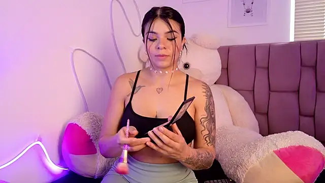 Snapshot of SophiaKarson chatting on November 23, 7:35 pm SophiaKarson online show from November 23, 7:35 pm